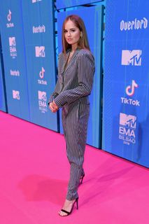 Debby Ryan feet photo thumbnail