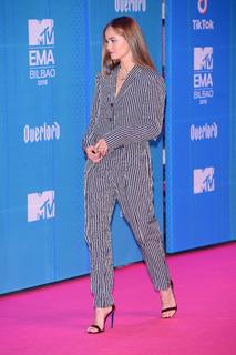 Debby Ryan feet photo thumbnail