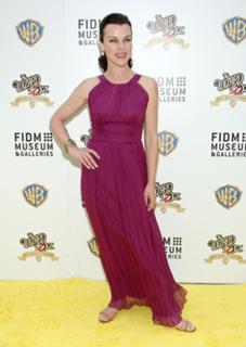 Debi Mazar feet photo thumbnail