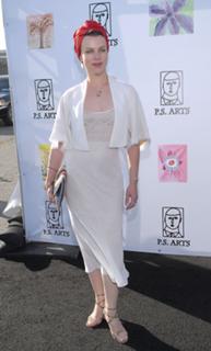 Debi Mazar feet photo thumbnail