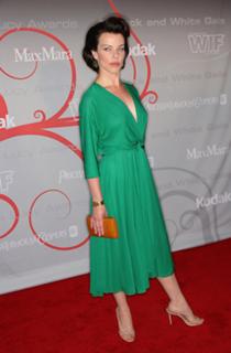 Debi Mazar feet photo thumbnail