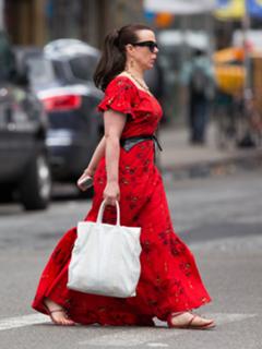 Debi Mazar feet photo thumbnail