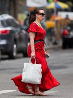 Debi Mazar feet photo thumbnail