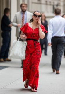 Debi Mazar feet photo thumbnail