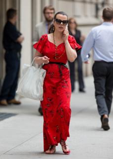 Debi Mazar feet photo thumbnail