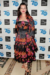 Debi Mazar feet photo thumbnail