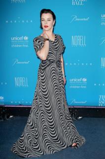 Debi Mazar feet photo thumbnail