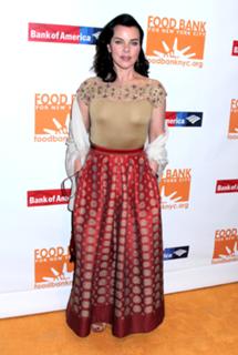 Debi Mazar feet photo thumbnail