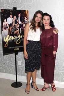 Debi Mazar feet photo thumbnail