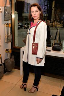 Debi Mazar feet photo thumbnail