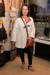 Debi Mazar feet photo thumbnail