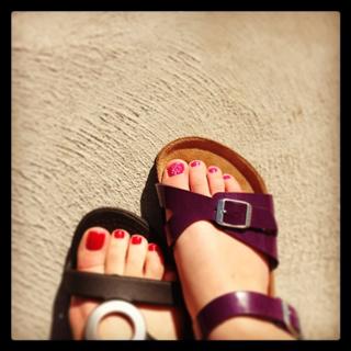 Debi Mazar feet photo thumbnail