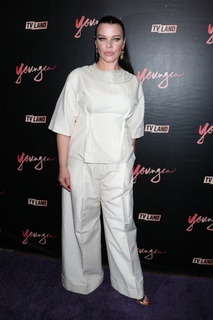 Debi Mazar feet photo thumbnail