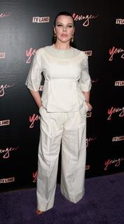 Debi Mazar feet photo thumbnail