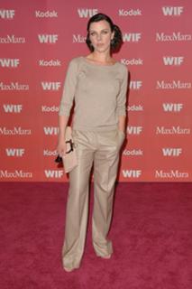 Debi Mazar feet photo thumbnail