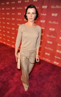 Debi Mazar feet photo thumbnail