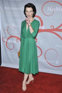 Debi Mazar feet photo thumbnail