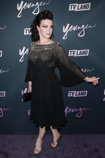 Debi Mazar feet photo thumbnail