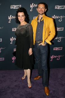 Debi Mazar feet photo thumbnail