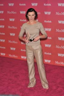 Debi Mazar feet photo thumbnail