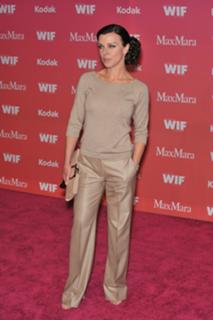 Debi Mazar feet photo thumbnail