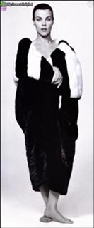 Debi Mazar feet photo thumbnail