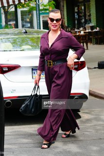 Debi Mazar feet photo thumbnail