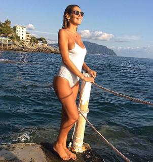 Debora Salvalaggio feet photo 9