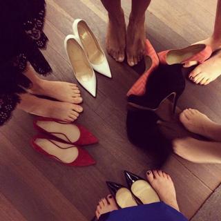 Deborah Ann Woll feet photo thumbnail