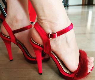 Deborah Caprioglio feet photo 11
