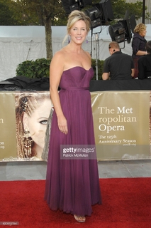 Deborah Norville feet photo thumbnail