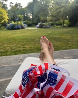 Deborah Norville feet photo thumbnail