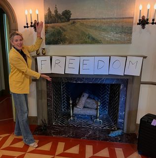 Deborah Norville feet photo thumbnail