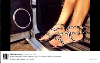 Deborah Secco feet photo thumbnail