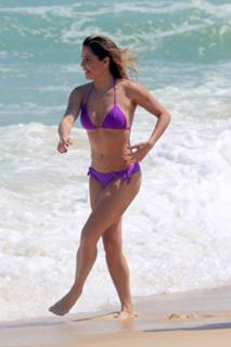 Deborah Secco feet photo thumbnail