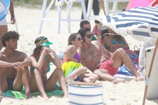 Deborah Secco feet photo thumbnail