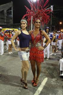 Deborah Secco feet photo thumbnail