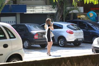 Deborah Secco feet photo thumbnail