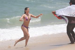 Deborah Secco feet photo thumbnail