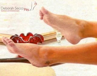 Deborah Secco feet photo thumbnail