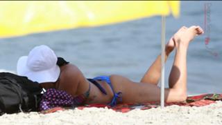 Deborah Secco feet photo thumbnail