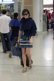 Deborah Secco feet photo thumbnail