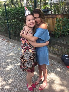 Deborah Secco feet photo thumbnail
