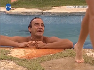 Deborah Secco feet photo thumbnail