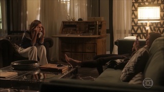 Deborah Secco feet photo thumbnail