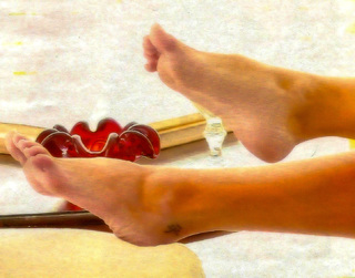 Deborah Secco feet photo thumbnail