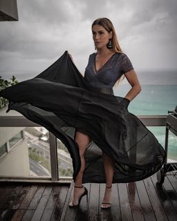 Deborah Secco feet photo thumbnail