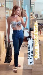 Deborah Secco feet photo thumbnail