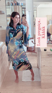 Deborah Secco feet photo thumbnail