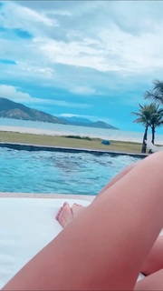 Deborah Secco feet photo thumbnail